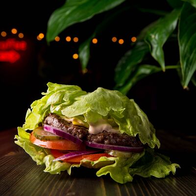 Happy в листе салата в Happy burger day по цене 480 ₽