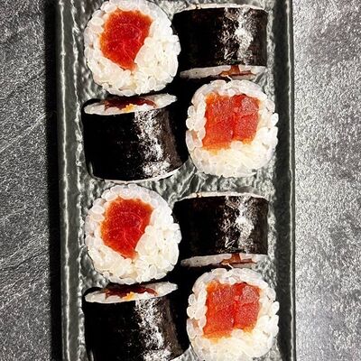 Маки ролл с тунцом в Вкусное место по цене 350 ₽