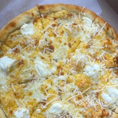 Пицца Пять сыров в Кухня на углях по цене 900 ₽