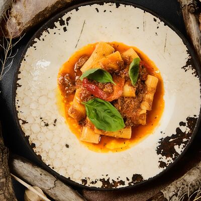 Паста ригатони с рваной говядиной в томатном соусе и печеным перцем в Zanzibar по цене 920 ₽