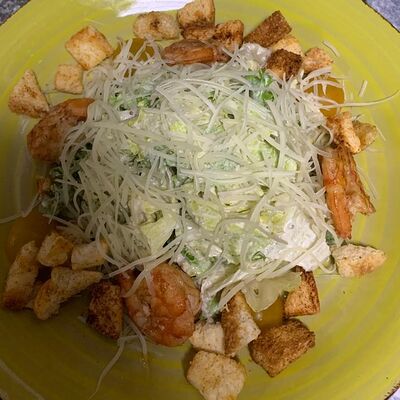 Цезарь с креветками в Астория по цене 580 ₽