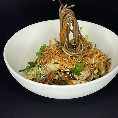 Гречневая лапша с курицей в Пару палок по цене 405 ₽