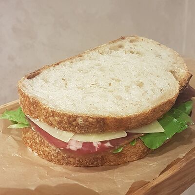 Сендвич с мясом на деревенском хлебе в Хлебная мануфактура №1 по цене 730 ₽
