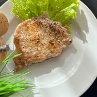 Отбивная из свинины в Кафе Kafe