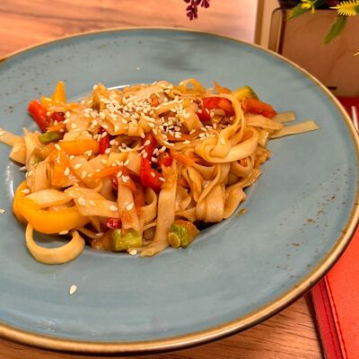 Удон с курицей и овощами в Семейный союз по цене 480 ₽