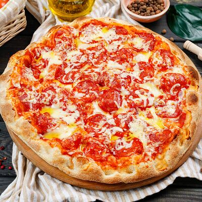 Пицца Пепперони М в Pizza 33 см по цене 600 ₽