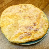 Осетинский пирог с сыром и картошкой в Вино & Хинкали