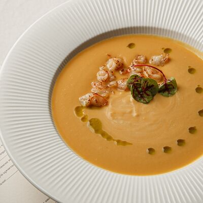 Крем-суп из батата с креветками в Философия по цене 860 ₽