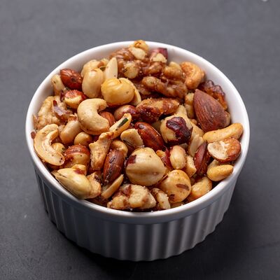 Орехи, обжаренные с морской солью и травами в Brauplatz по цене 540 ₽