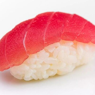 Суши с тунцом в King WokRoll по цене 120 ₽