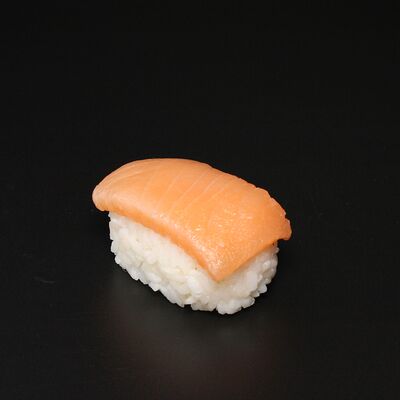Суши с лососем в Оsaka по цене 185 ₽