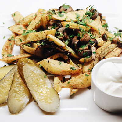 Картофель жареный с грибами и лучком в Добрый Грузин по цене 415 ₽