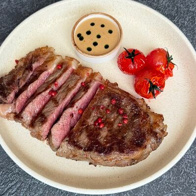 Стейк стриплойн Prime с томатами черрив The Brasserie по цене 1990 ₽