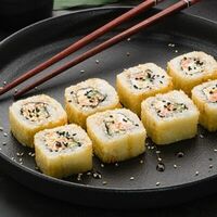 Ролл Сливочный лосось темпура в OMAKASE SUSHI ROLLS