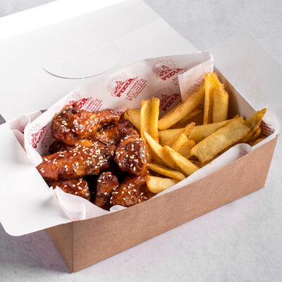 Куриные крылышки BBQ с картофельными лодочками в Pizza Solo по цене 2399 ₸