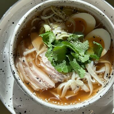 Рамен с цыпленком в En Ferio по цене 540 ₽