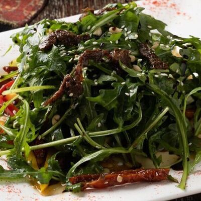 Рукола с тигровыми креветками в Lariote по цене 1350 ₽