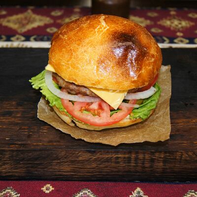 Бургер с телятиной в FastШашлык и Хинкали по цене 370 ₽