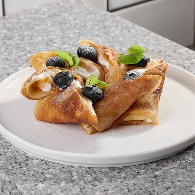 Блины с бананом и кремом тирамису в People по цене 515 ₽