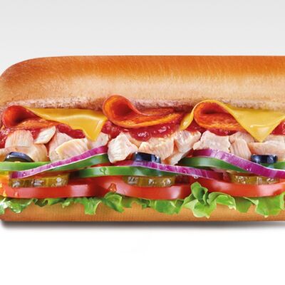 Сэндвич Чикен Пицциола в Subway по цене 775 ₽