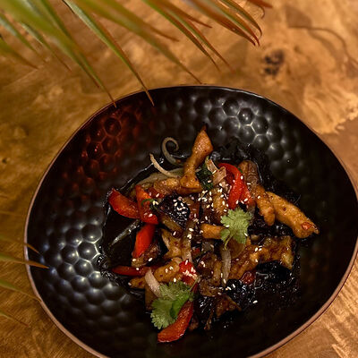 Теплый салат Азия в ЛЕЛЬКОВ & Kitchen по цене 575 ₽