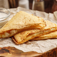 Кесадилья мясная в Mozza Pizza