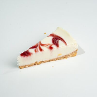 Чизкейк с клубникойв ЁБИСАН по цене 299 ₽