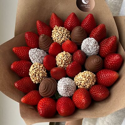 Букет из клубники в шоколаде Хруст в Jannat berry по цене 5899 ₽