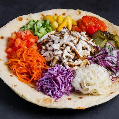 Шаурма на тарелке из курицыв Мясоедовская по цене 1200 ₽