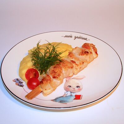 Куриный шашлычок с картофельным пюре в Павлин 2.0 по цене 450 ₽