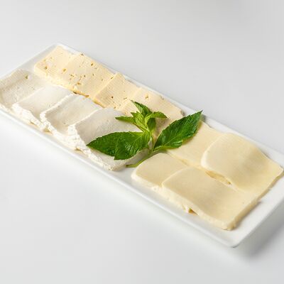 Сырное ассорти в Кафе МилАриЯ по цене 728 ₽