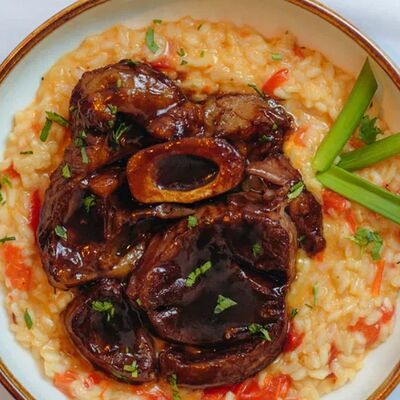 Оссобуко с ризотто и печеным перцем в Роланд по цене 1620 ₽