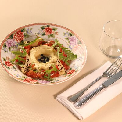 Хумус с розовыми томатами и артишокамив Моне по цене 680 ₽