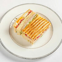 Клаб-сэндвич с курицей в Muse