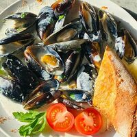 Мидии в створках в сливочно-сырном соусе в Full house