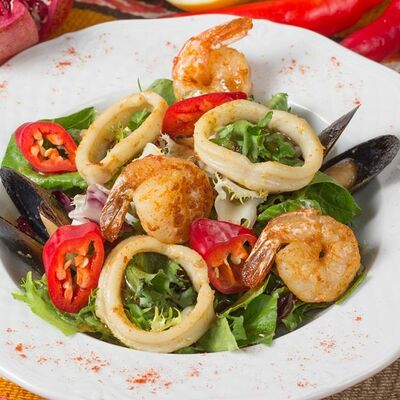 Салат с морепродуктами в Мушмула по цене 479