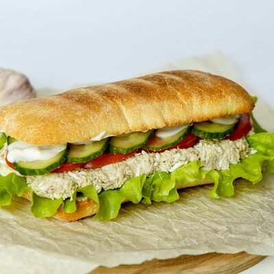 Чиабатта с тунцом в NeButer sandwiches&more по цене 379 ₽