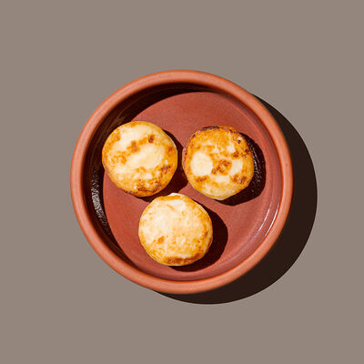 Сырники из надуги в Хачапури и вино по цене 277 ₽