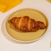 Круассан с заварным с кремом в Пекарня Буханка