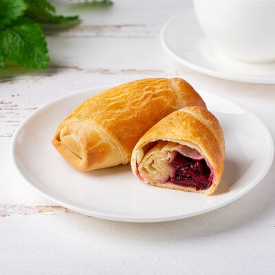 Пальчик с вишней в Хлебное место по цене 70 ₽