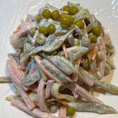 Салат из ветчины с корнишонами в Panda Express по цене 900 ₽