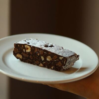 Шоколадная колбаска в Тарелочки по цене 350 ₽