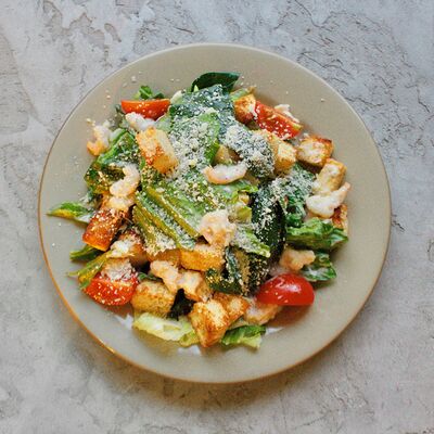 Цезарь с креветкамив Лали Бистро по цене 750 ₽