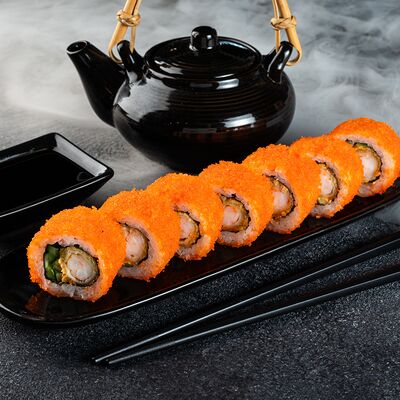 Калифорния с креветкой темпура в Golden Monkey по цене 870 ₽
