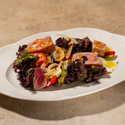 Салат с тунцом, фенхелем и соусом из абрикоса в Cafe Sisi по цене 890 ₽