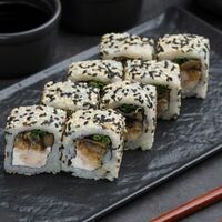 Ролл с курицей и грибами в Omakase Yoshitake Sushi