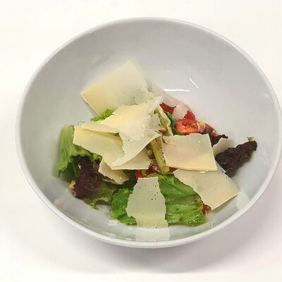 Салат Фитнес с томатами черри в Bon Bon по цене 559 ₽