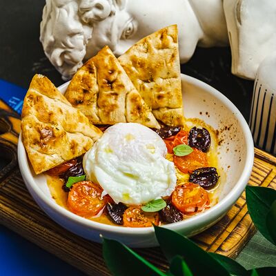 Фета саганаки с яйцом пашот и питой в KEFI greek kitchen по цене 800 ₽