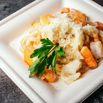 Паста с морепродуктами на сливочном соусе в Bourbon по цене 550 ₽