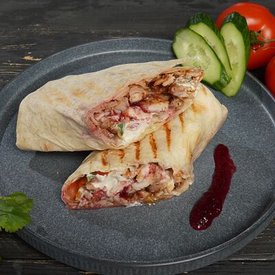 Шаурма с клюквой и мягким сыром маленькая в Proжарка по цене 435 ₽